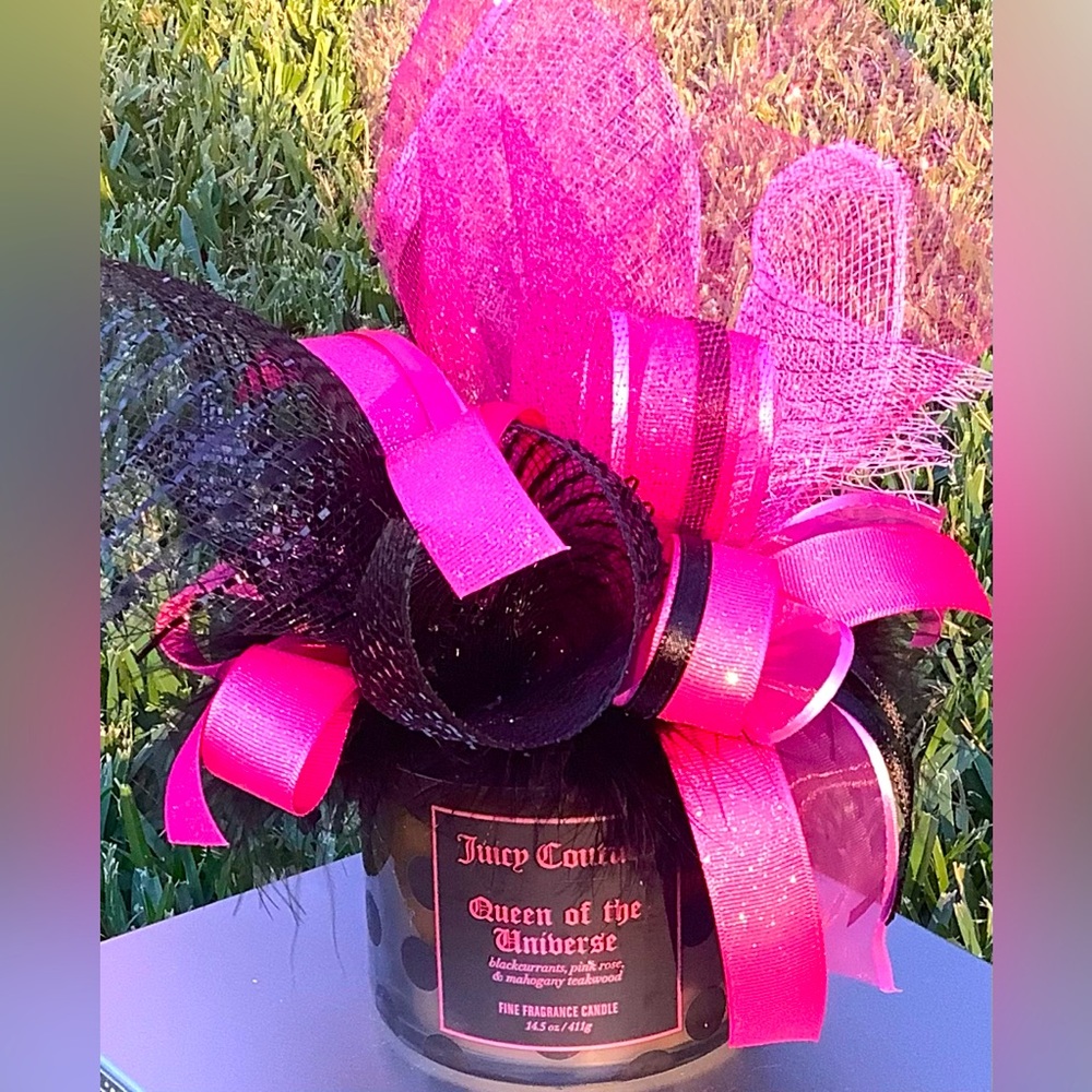 🔥JUICY COUTURE🩷🖤Candle New “Queen of the Universe” 14.5oz triple wick, deco top